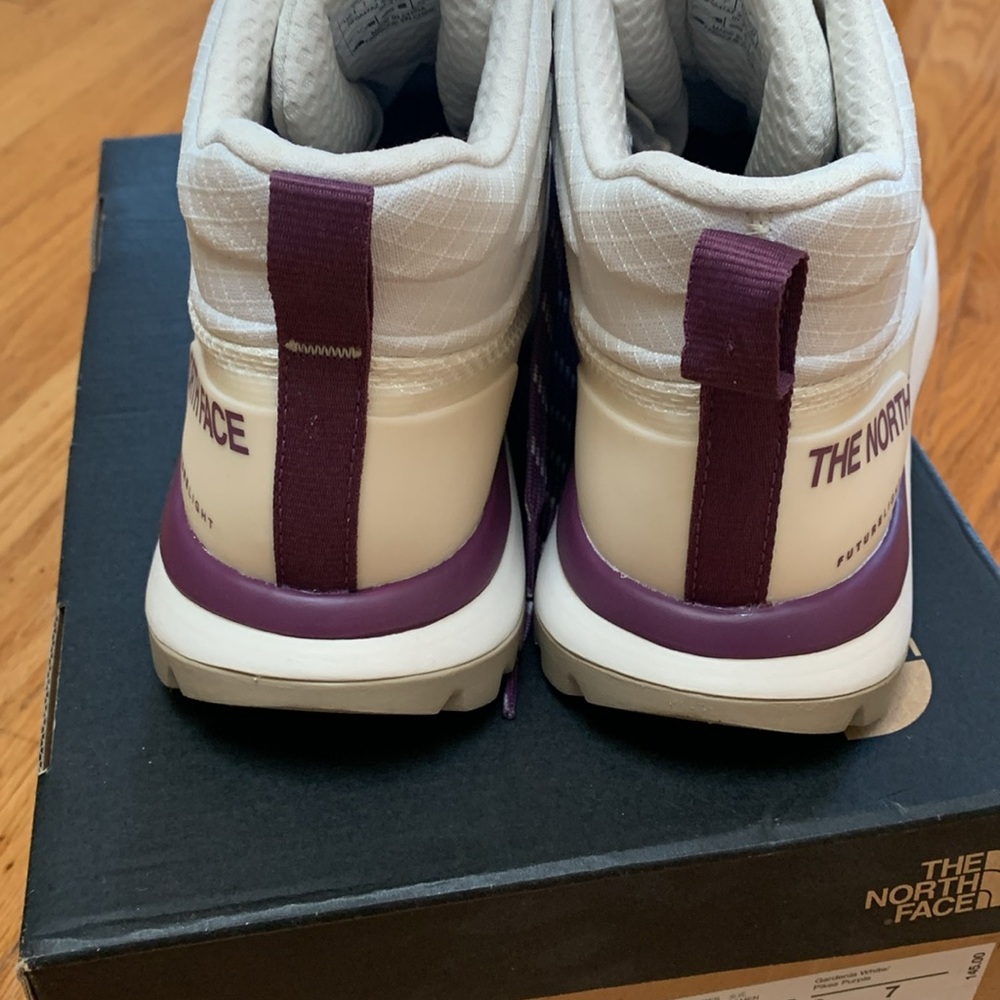 ⚡️Women’s north face future lights! - Picture 4 of 6